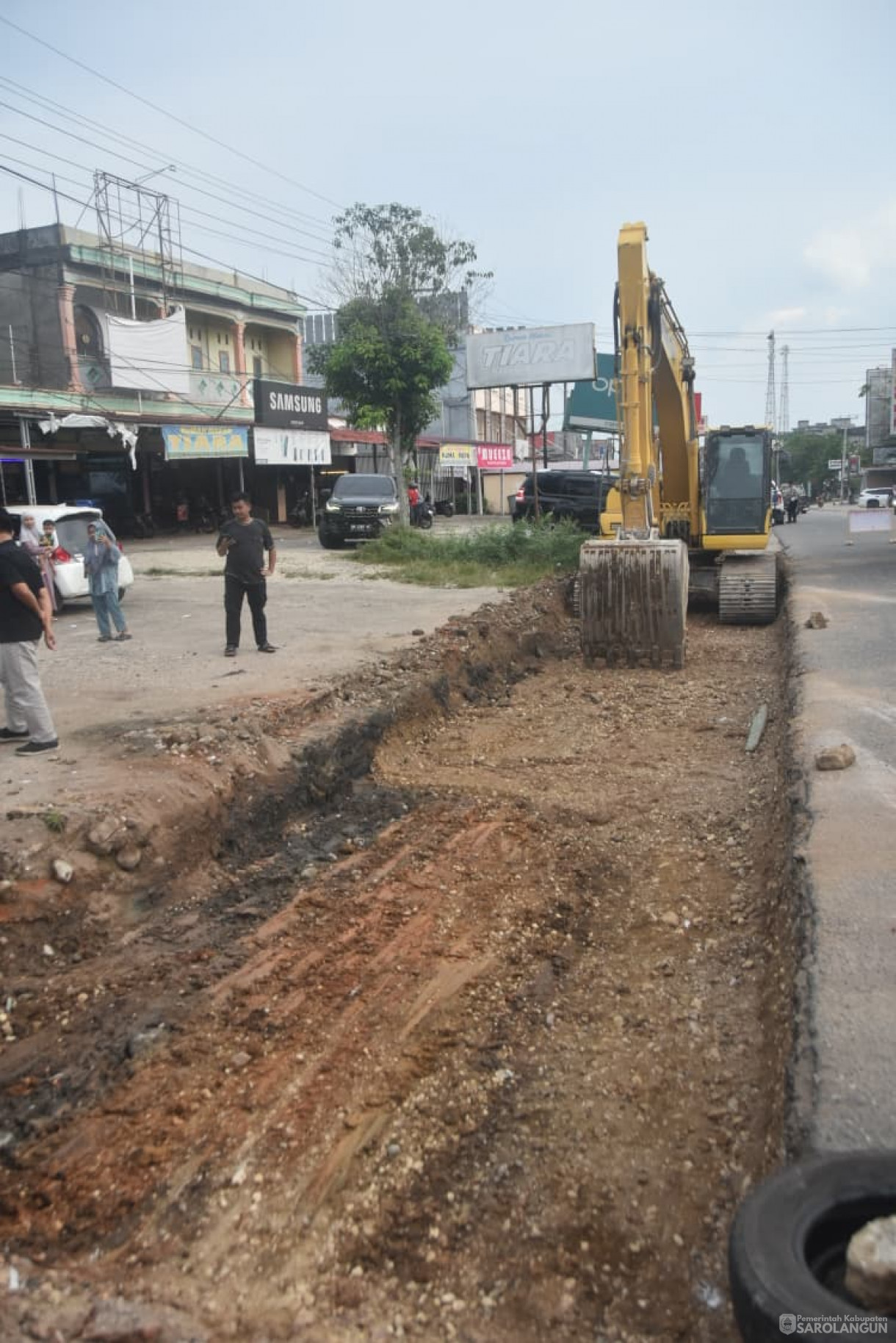 7 Oktober 2025&nbsp; Meninjau Pembangunan Jalan di Kecamatan Singkut