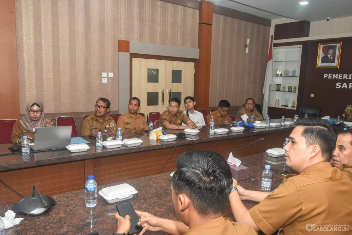 2 September 2025&nbsp; Zoom Meeting Dengan Mendagri Mengenai Kondisi Terkini dan Rakor Pengendalian Inflasi Daerah di Ruang Pola Utama Kantor Bupati Sarolangun