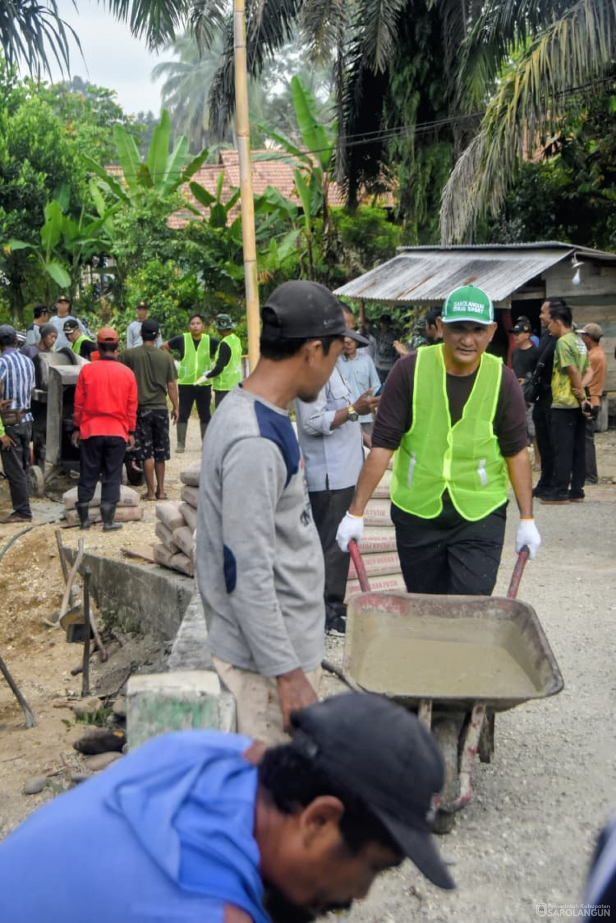 30 November 2025&nbsp; Gotong Royong Membangun Infrastruktur Bersama Masyarakat Desa Sungai Merah Kecamatan Pelawan