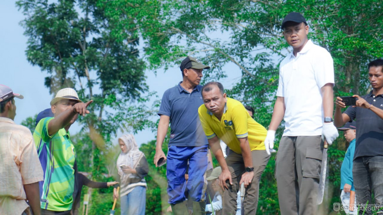 10 Oktober 2025 Wakil Bupati Sarolangun Gotong Royong Bersama Masyarakat