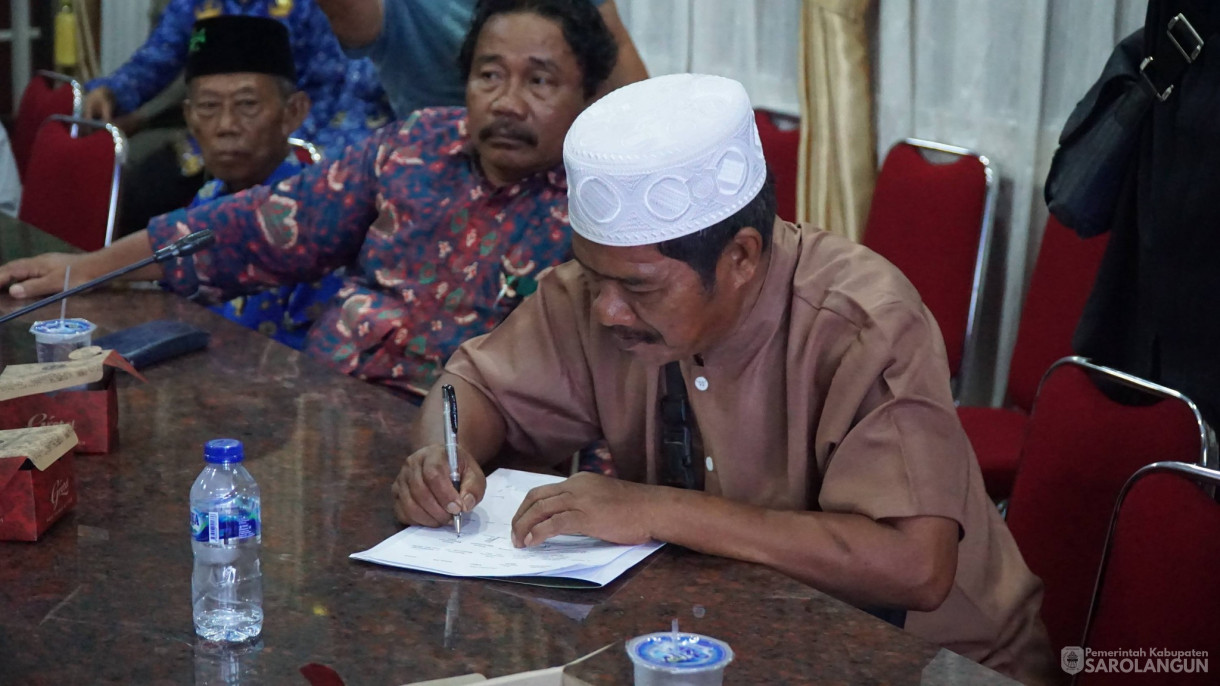 17 April 2026 Penandatanganan Surat Kesepakatan Perdamaian Antara Warga SAD dengan PT SAL di Ruang Pola Utama Kantor Bupati Sarolangun.