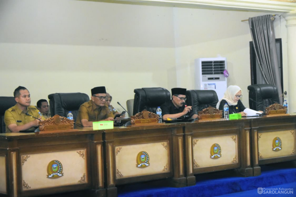 3 November 2025&nbsp; Rapat Paripurna Tingkat I Tahap 2 Pandangan Umum Fraksi Fraksi DPRD terhadap RKUA dan PPAS Anggaran Pendapatan dan Belanja Daerah Kabupaten Sarolangun Tahun Anggaran 2026