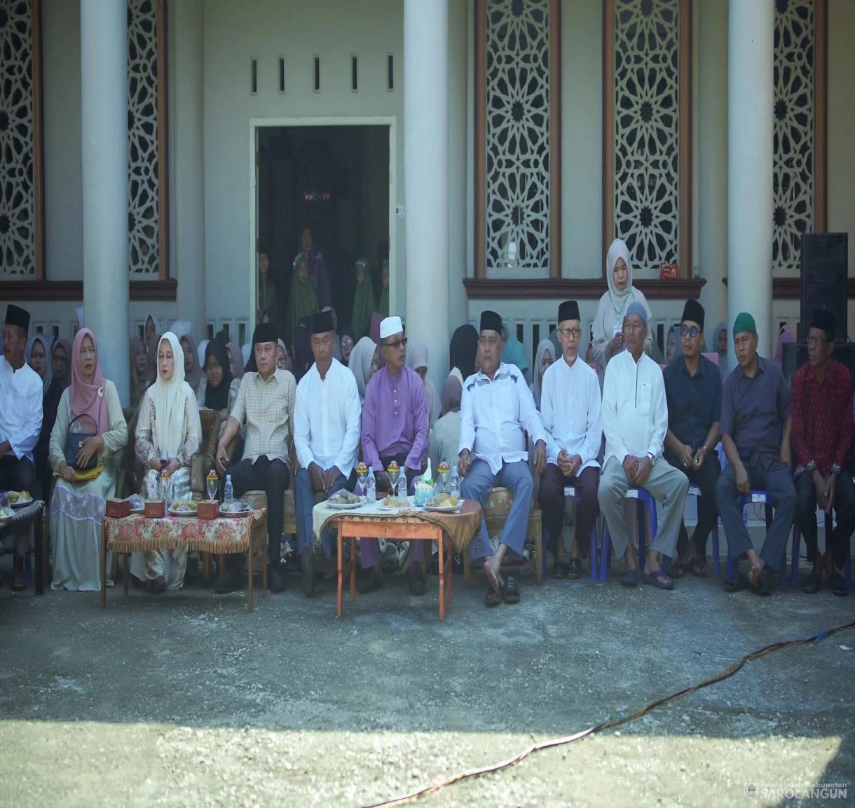 16 Juni 2026 Ketua TP. PKK Kabupaten Sarolangun didampingi Staf Ahli I TP. PKK Kab. Sarolangun membuka acara Hari Gebyar Muharram 1448 H di Masjid Al Hidayah RT.12 Kel. Sukasari