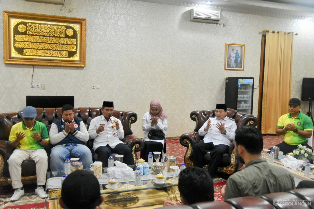 19 Juni 2024 - Sarapan Bersama Sekaligus Pelepasan Atlit Cabor Taekwondo Dalam Kejurprov Di Rumah Dinas Bupati Sarolangun