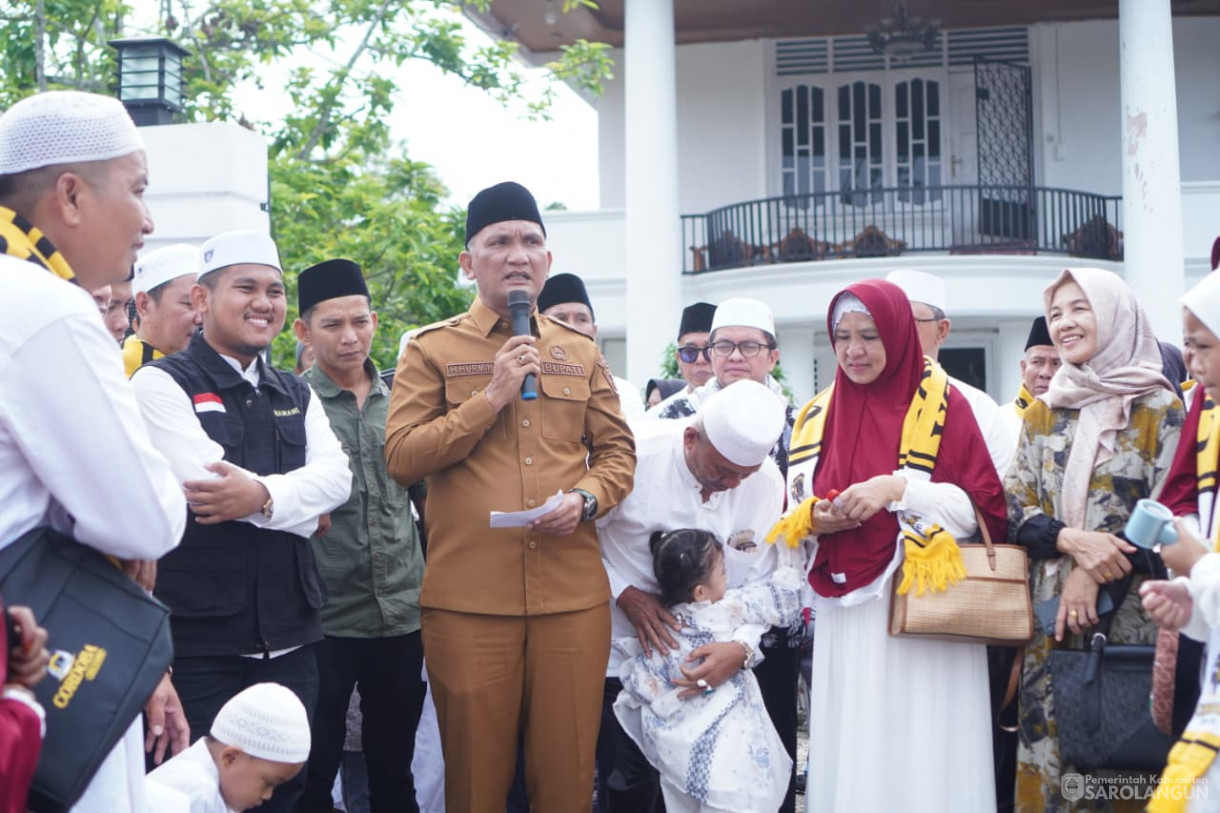 30 September 2025&nbsp; Pelepasan Jamaah Umroh Rombongan H. Muhammad Saihu Bertempat di Desa Pelawan