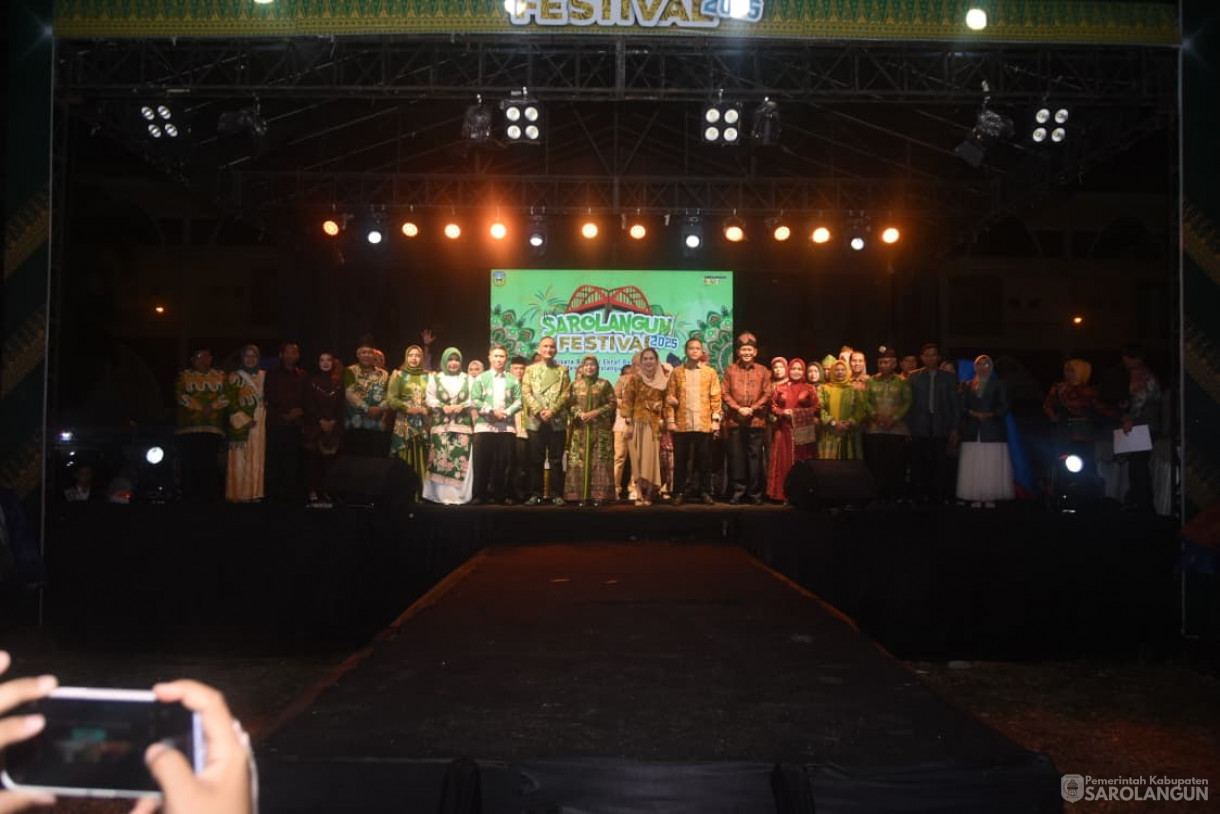 5 Desember 2025 Parade Batik Sarolangun Tahun 2025 di GOR Sarolangun