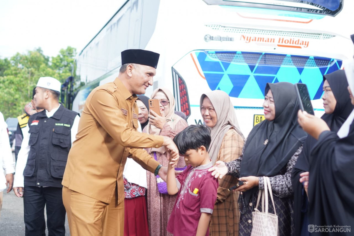 30 September 2025&nbsp; Pelepasan Jamaah Umroh Rombongan H. Muhammad Saihu Bertempat di Desa Pelawan