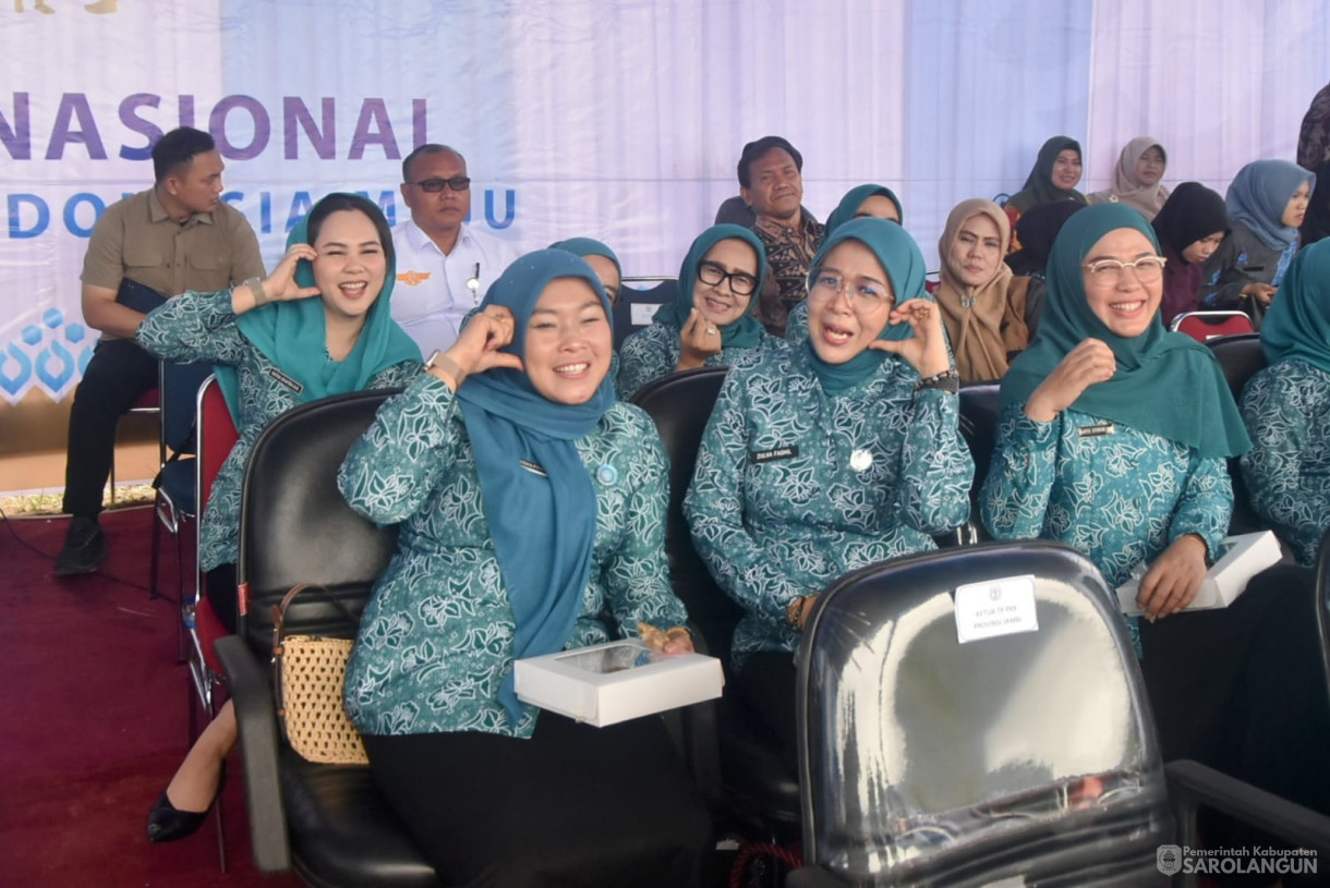31 Juli 2025 - Peringatan Puncak Hari Keluarga Nasional Ke 32 Tingkat Provinsi Jambi Sekaligus Pengukuhan AyahBunda Genre Provinsi dan Kabupaten Kota di Halaman Kantor Bupati Kerinci