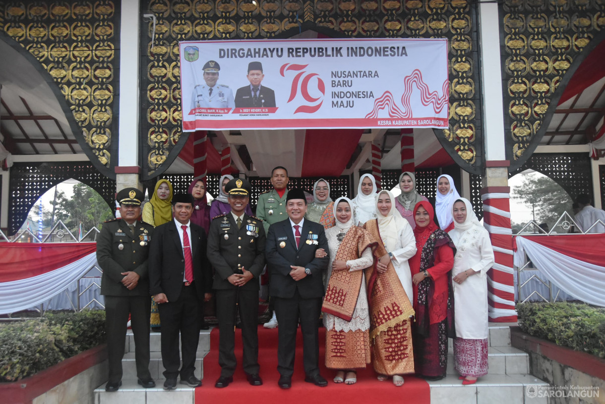 17 Agustus 2024 -&nbsp;Upacara Penurunan Bendera Merah Putih Dalam Rangka HUT RI Ke 79, Bertempat di Lapangan Gunung Kembang Sarolangun