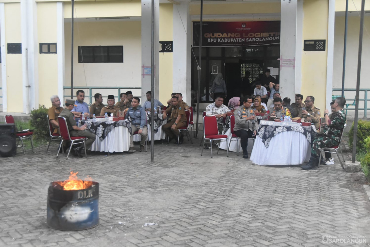 26 November 2024 - Pemusnahan Surat Suara Pemilihan Gubernur Wakil Gubernur, Bupati Wakil Bupati, Bertempat di Gedung Tennis Indoor Sport Center