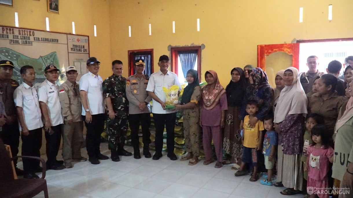 6 Mei 2026 Penyerahan bantuan masyarakat terdampak Banjir di Desa Pulau Pandan dan Desa Muaro Limun