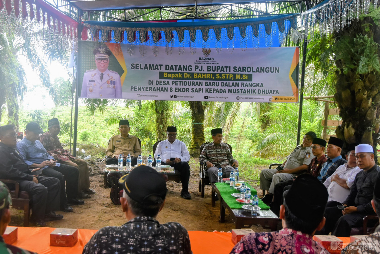 11 Oktober 2024 -&nbsp;Penyerahan 8 Ekor Sapi, Kambing, dan Launching Kotak Infaq Program Baznas Kepada Mustahik Dhuafa, Bertempat di Desa Petiduran Baru Kecamatan Mandiangin Timur