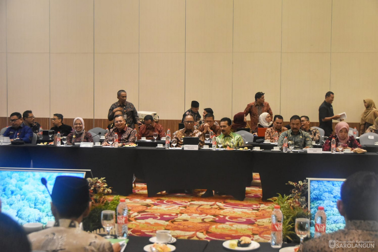 6 Januari 2025 - Rapat Dalam Rangka Sinkronisasi RPJMD Antara Pemerintah Provinsi Jambi Dengan Pemerintah Kabupaten Kota SeProvinsi Jambi, Bertempat di Ballroom B