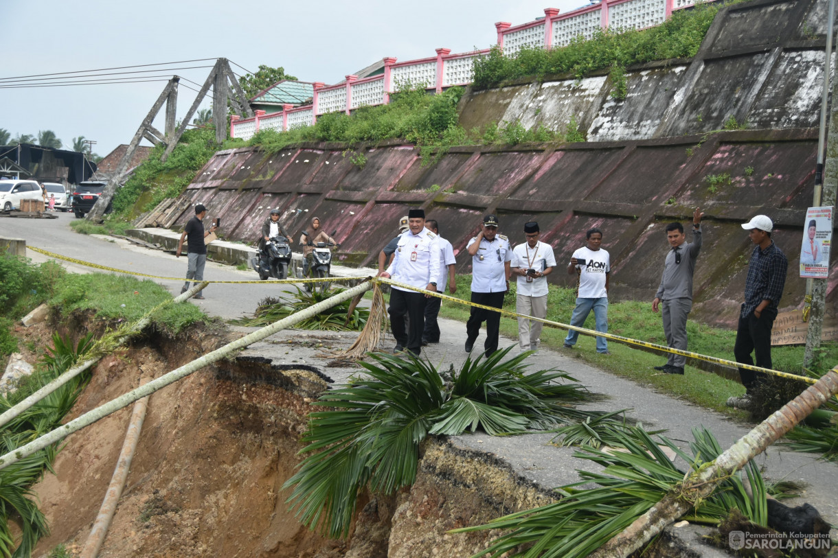 31 Januari 2024 - Meninjau Lokasi Jalan Longsor Di Desa Pasar Pelawan Kecamatan Pelawan