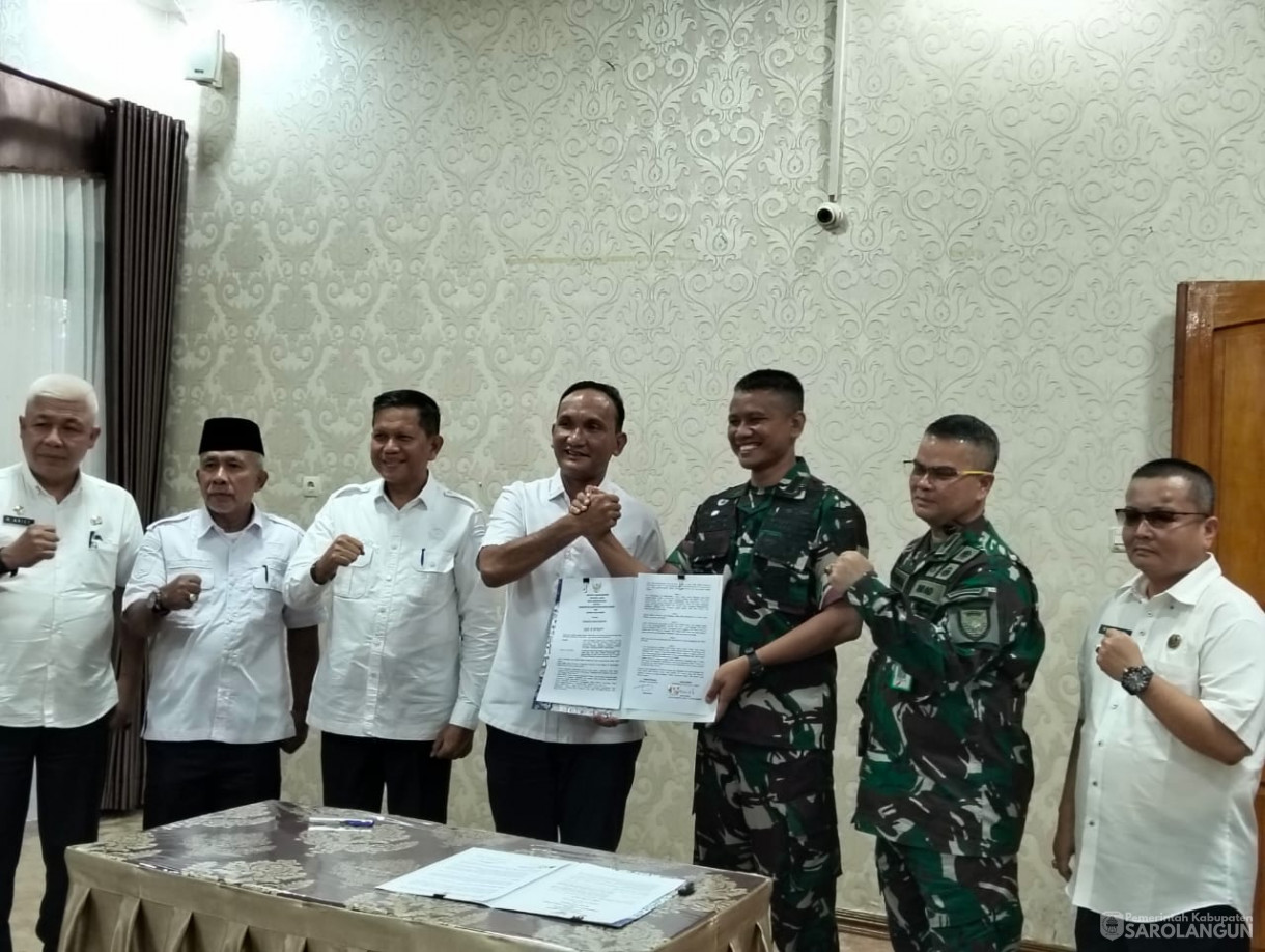 18 Juni 2025 -&nbsp;Penandatanganan MOU Pemerintah Daerah Karyabhakti Batang Asai antara Bupati dengan Dandim