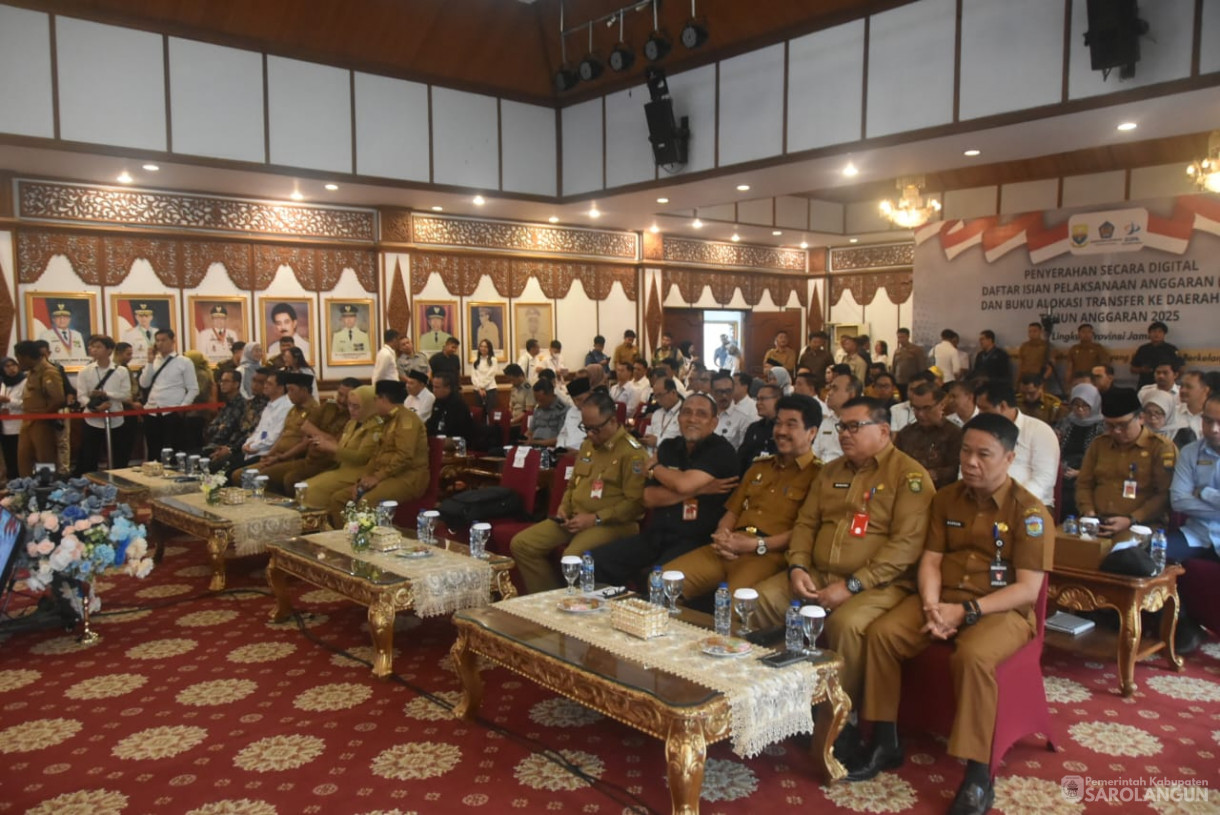 16 Desember 2024 -&nbsp;Penyerahan DIPA dan TKDD Provinsi Jambi Tahun 2025, Bertempat di Auditorium Rumah Dinas Gubernur Jambi