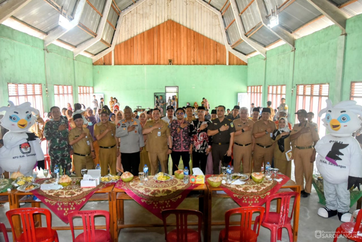 19 September 2023 - Penjabat Bupati Sarolangun Melakukan Kunjungan Kerja Dan Memberikan Bantuan di Balai Desa Pematang Kulim Kecamatan Pelawan