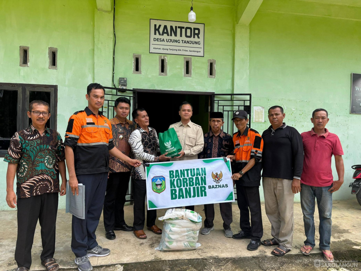 30 April 2026 Wakil Bupati Sarolangun Menyerahkan Bantuan Untuk Masyarakat Terdampak Banjir di Desa Ujung Tanjung, Kelurahan Aurgading, Desa Panti dan Kelurahan sarolangun Kembang