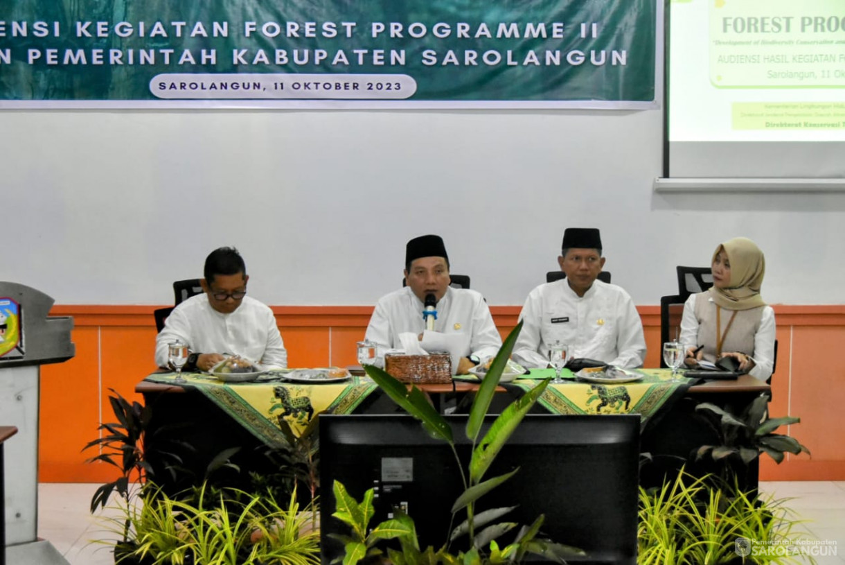 11 Oktober 2023 - Penjabat Bupati Sarolangun Menghadiri Acara Audiensi Kegiatan Forest Programme II&nbsp; di Aula Dinas Lingkungan Hidup Sarolangun