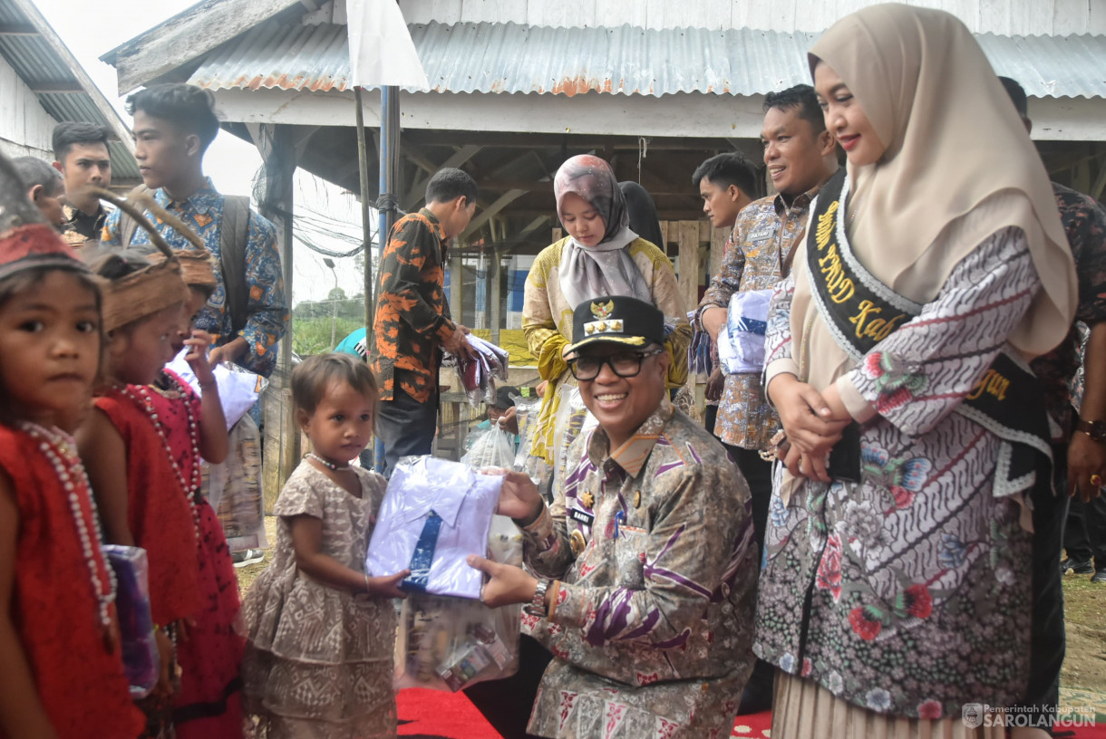 28 November 2024 - Penyerahan Bantuan Pakaian Untuk Suku Anak Dalam, Bertempat di Desa Sukajadi Kecamatan Bathin VIII