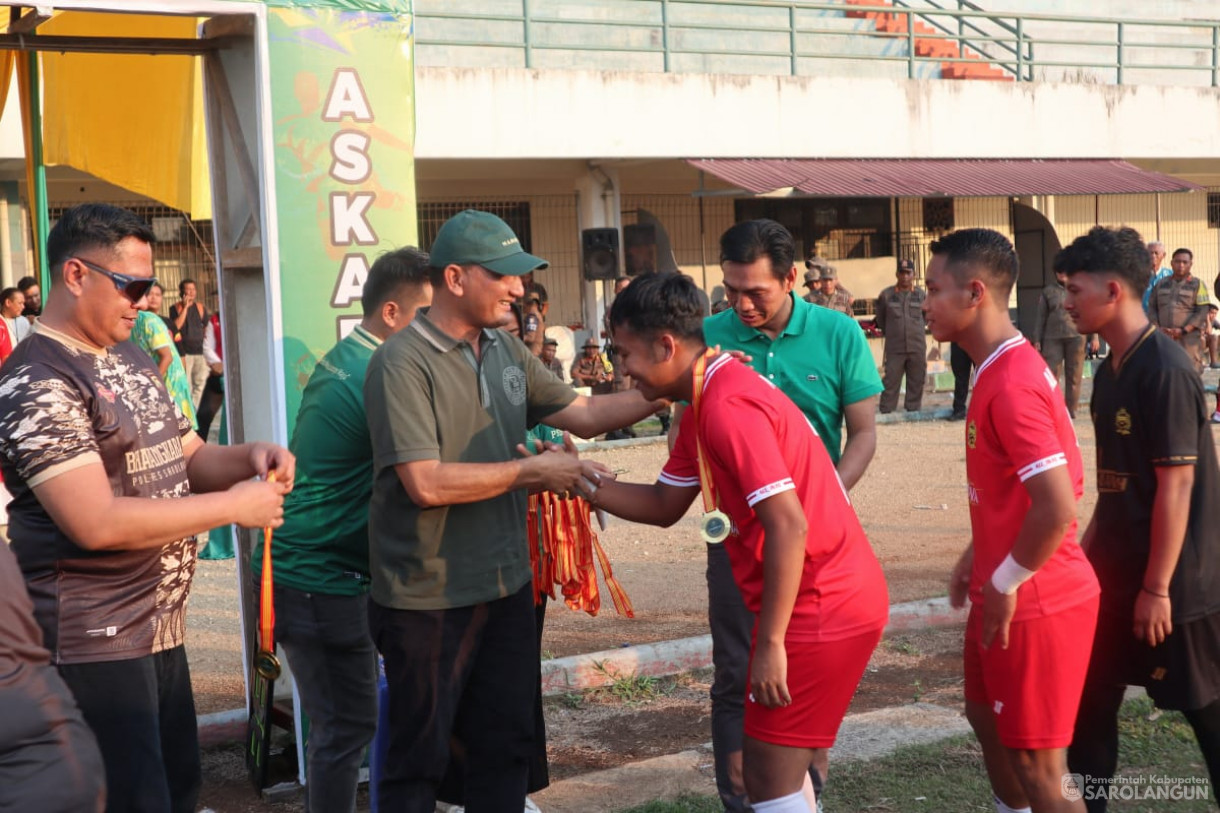 8 Agustus 2025&nbsp; Pertandingan Sepakbola Antara Pemerintah Kabupaten Sarolangun dengan Pemerintah Kabupaten Batanghari Sekaligus Pertandingan Final Liga Askab di Lapangan GOR Sarolangun