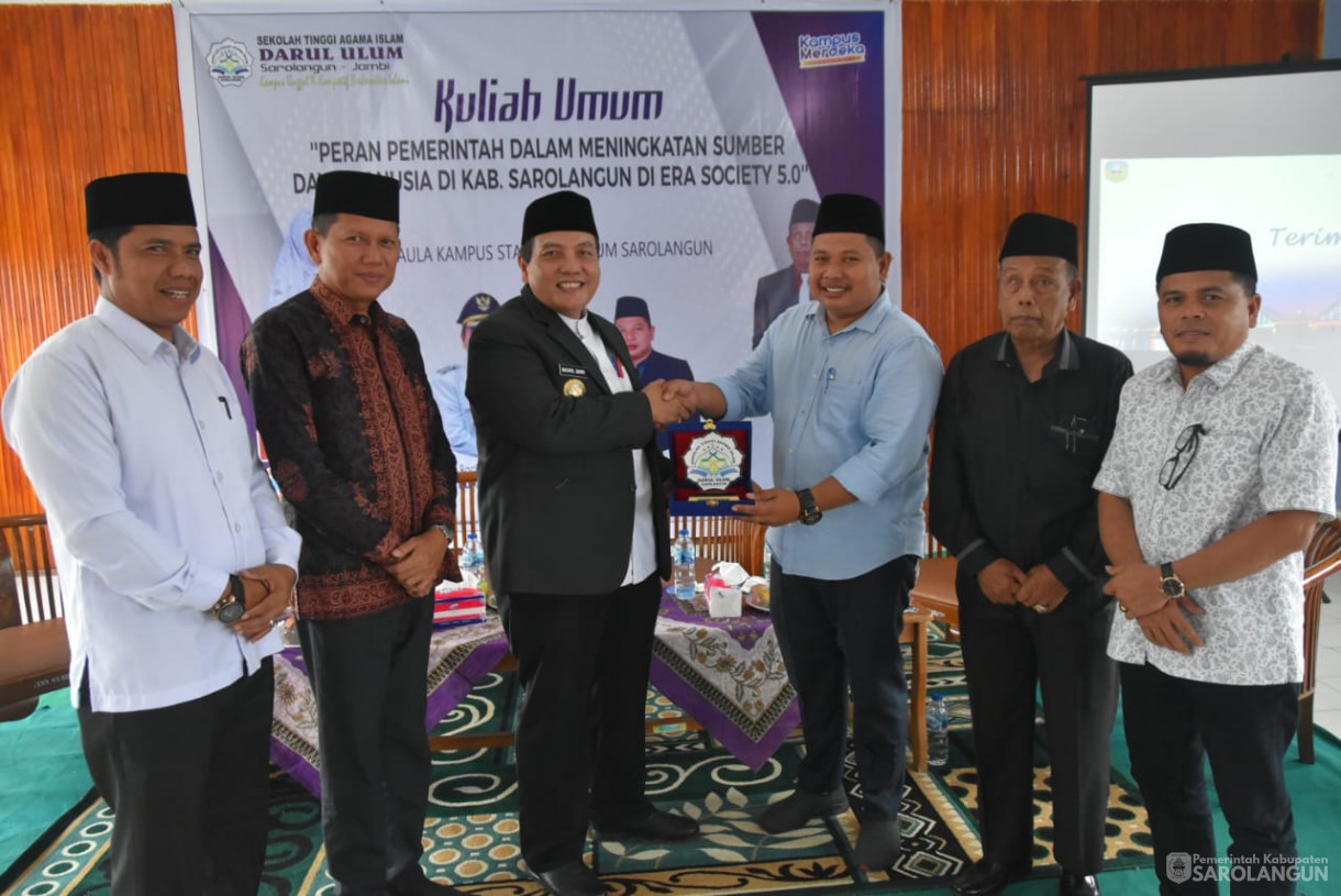 16 September 2023 - Penjabat Bupati Sarolangun Memberikan Kuliah Umum di Aula Kampus STAI Darul Ulum Sarolangun