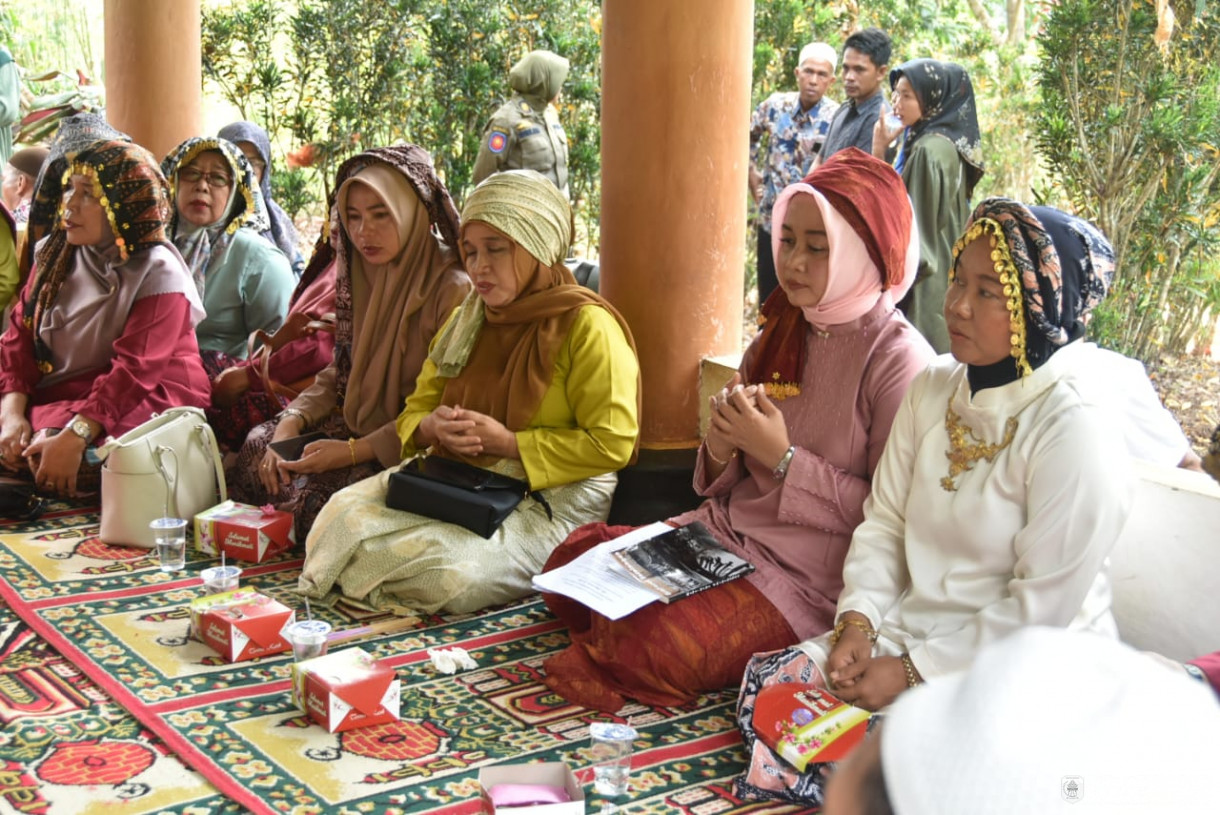 11 Oktober 2023 - Penjabat Bupati Sarolangun Melakukan Ziarah ke Makam Syeh Abdul Gani Tjokroaminoto Rio Depati Raden Joyodiningrat Singidilago di Desa Lidung