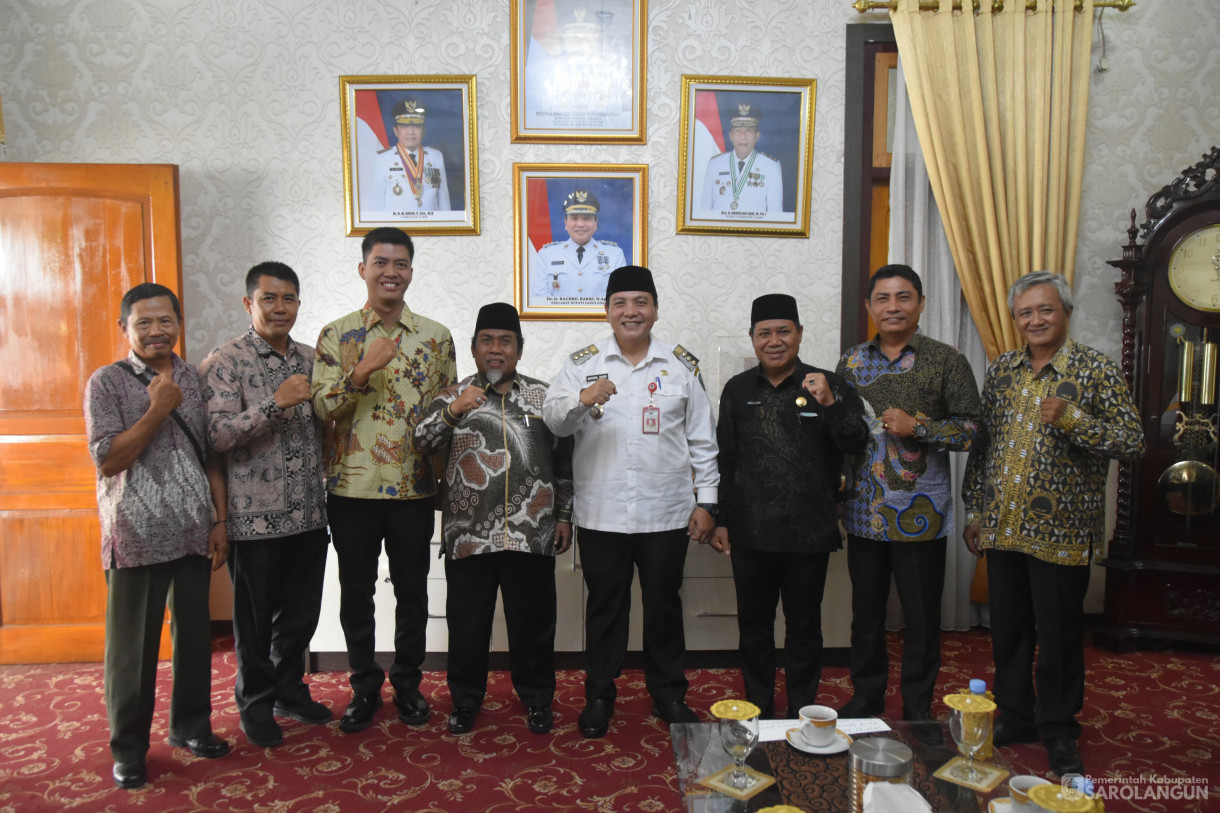 10 Januari 2024 - Silaturahmi Dengan Pengurus FKUB Provinsi Jambi Dan FKUB Kabupaten Sarolangun Di Rumah Dinas Bupati Sarolangun