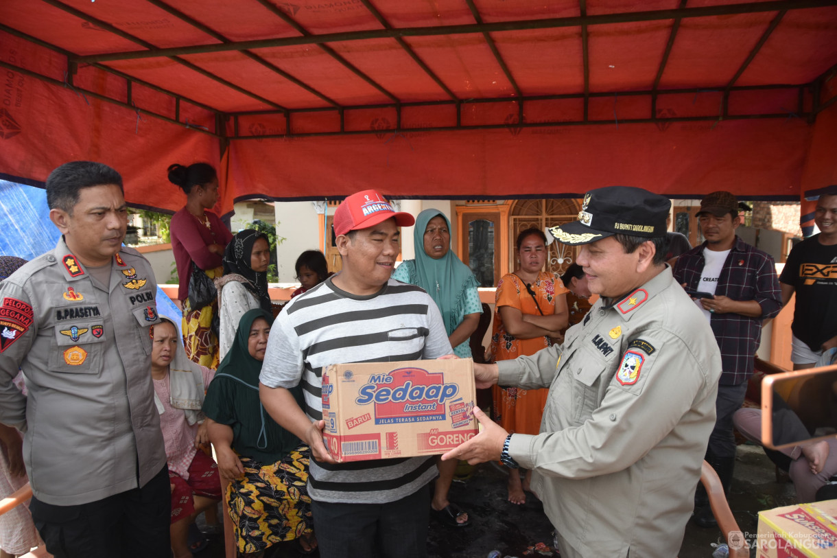 13 Januari 2024 - Meninjau Lokasi Terdampak Banjir Sekaligus Memberikan Bantuan Di Desa Pulau Pinang Dan Ladang Panjang