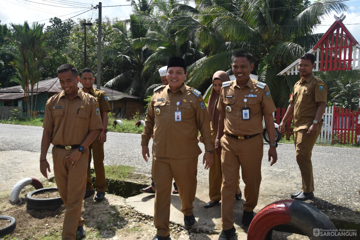 28 November 2023 - Meninjau Dan Memberikan Makan Pada Anak Beresiko Stunting Di Rumah Cegah Stunting Desa Bernai