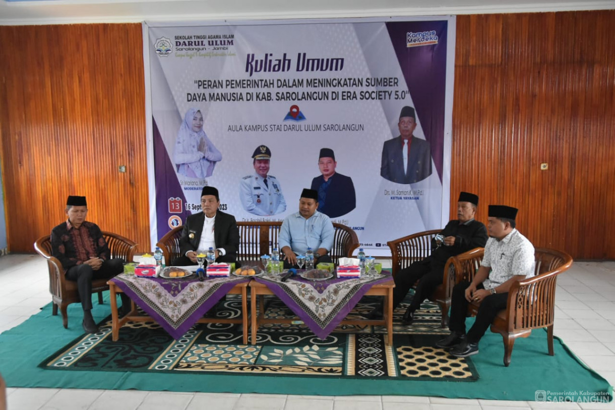 16 September 2023 - Penjabat Bupati Sarolangun Memberikan Kuliah Umum di Aula Kampus STAI Darul Ulum Sarolangun