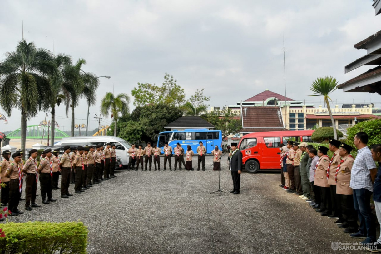 16 September 2023 - Penjabat Bupati Sarolangun Melakukan Pelepasan Anggota Pramuka di Rumah Dinas Bupati Sarolangun