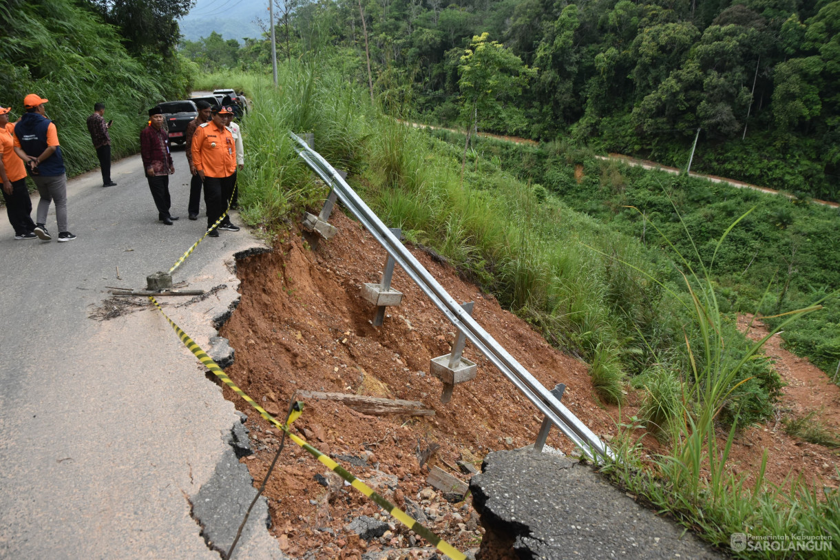 18 Januari 2023 - Meninjau Jalan Rusak Akibat Longsor di Desa Bukit Rayo Kecamatan Batang Asai