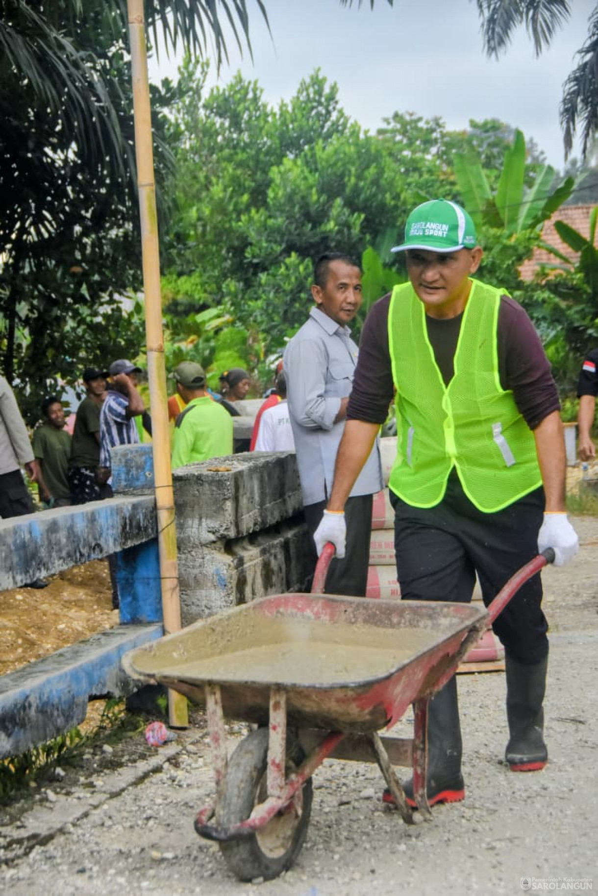 30 November 2025&nbsp; Gotong Royong Membangun Infrastruktur Bersama Masyarakat Desa Sungai Merah Kecamatan Pelawan