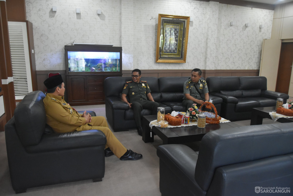 29 April 2024 - Silaturahmi Dengan Polisi Kehutanan Sarolangun Di Ruang Kerja Bupati Sarolangun