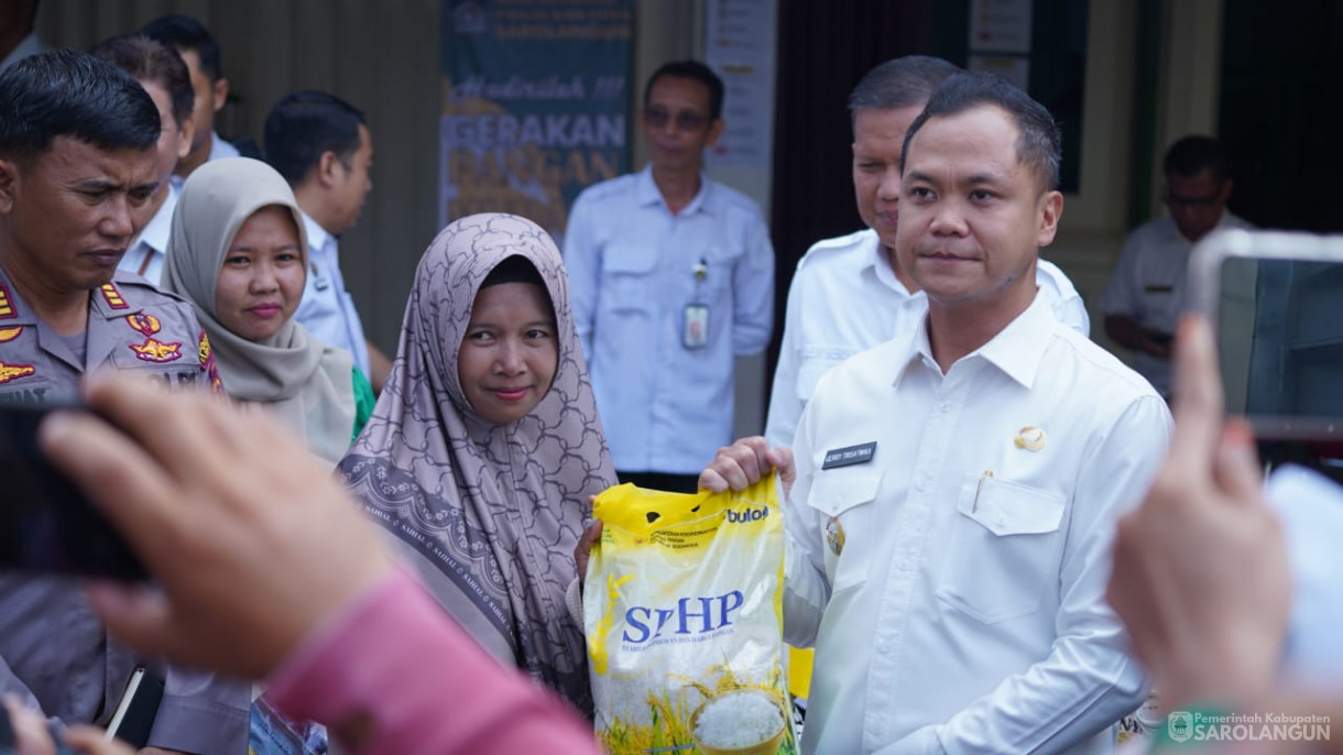 20 Agustus 2025&nbsp; Gerakan Pangan Murah Dalam Rangka Pengendalian Inflasi dan Stabilisasi Pasokan Harga Pangan 2025 Bertempat di Ruko Abadi Sarolangun