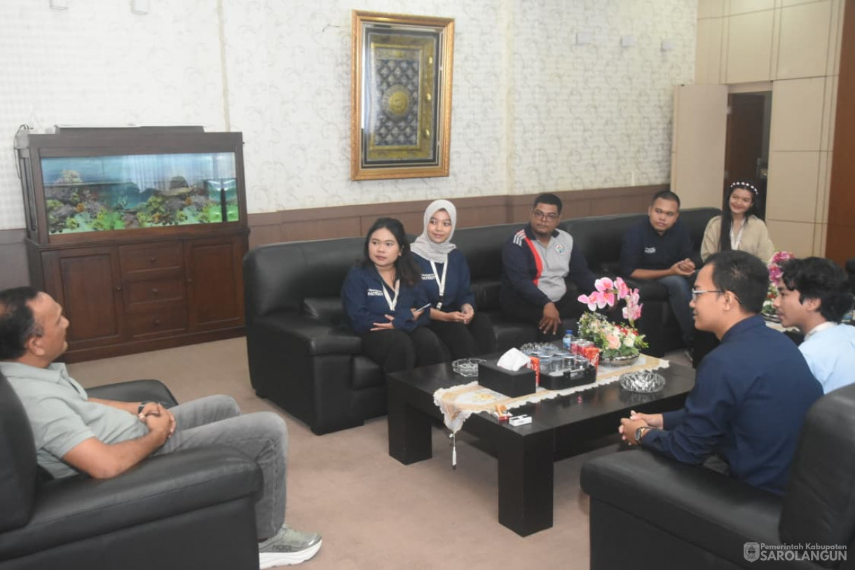 21 November 2025&nbsp; Silaturahmi dengan Mahasiswa Universitas Diponegoro di Ruang Kerja Bupati Sarolangun