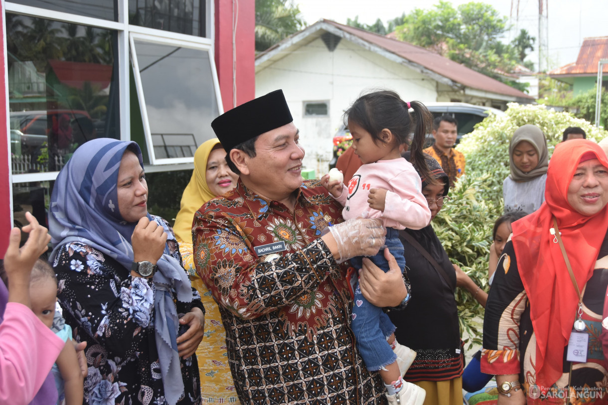 18 April 2024 - Penyerahan Bantuan Untuk Keluarga Berisiko Stunting Dari Bapak Asuh Anak Stunting Di Puskesmas Pauh