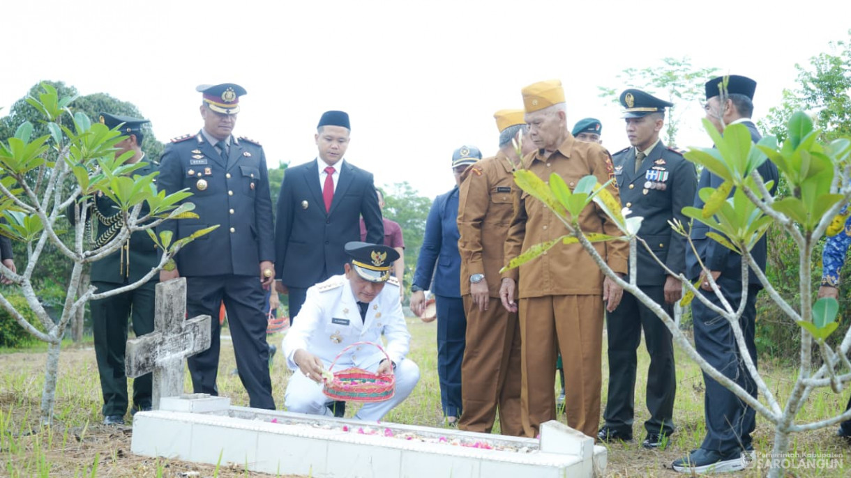 Upacara Peringatan Hari Sumpah Pemuda di Lapangan Gunung Kembang Sarolangun