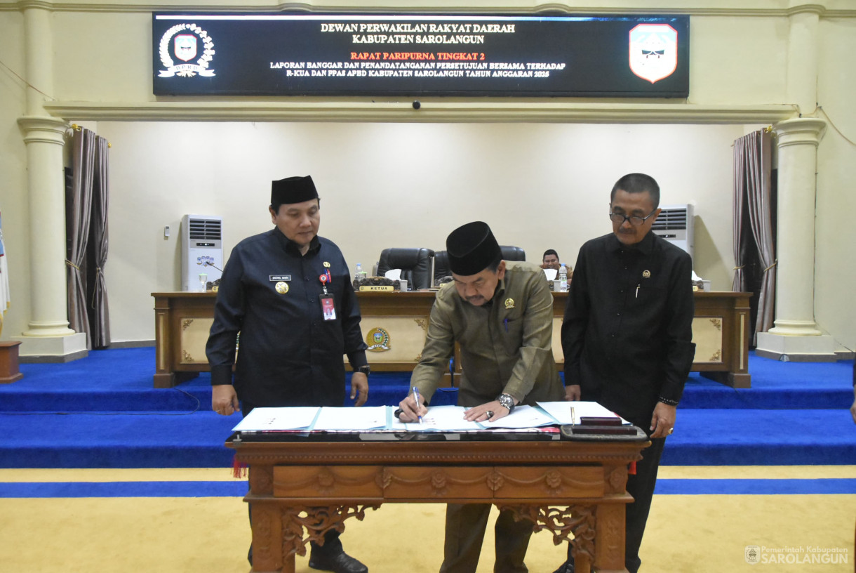 30 Juli 2024 -&nbsp;Rapat Paripurna Tingkat 2 Laporan Banggar Dan Penandatanganan Persetujuan Bersama Terhadap RKUA Dan PPAS APBD Kabupaten Sarolangun, Bertempat di Gedung DPRD Sarolangun