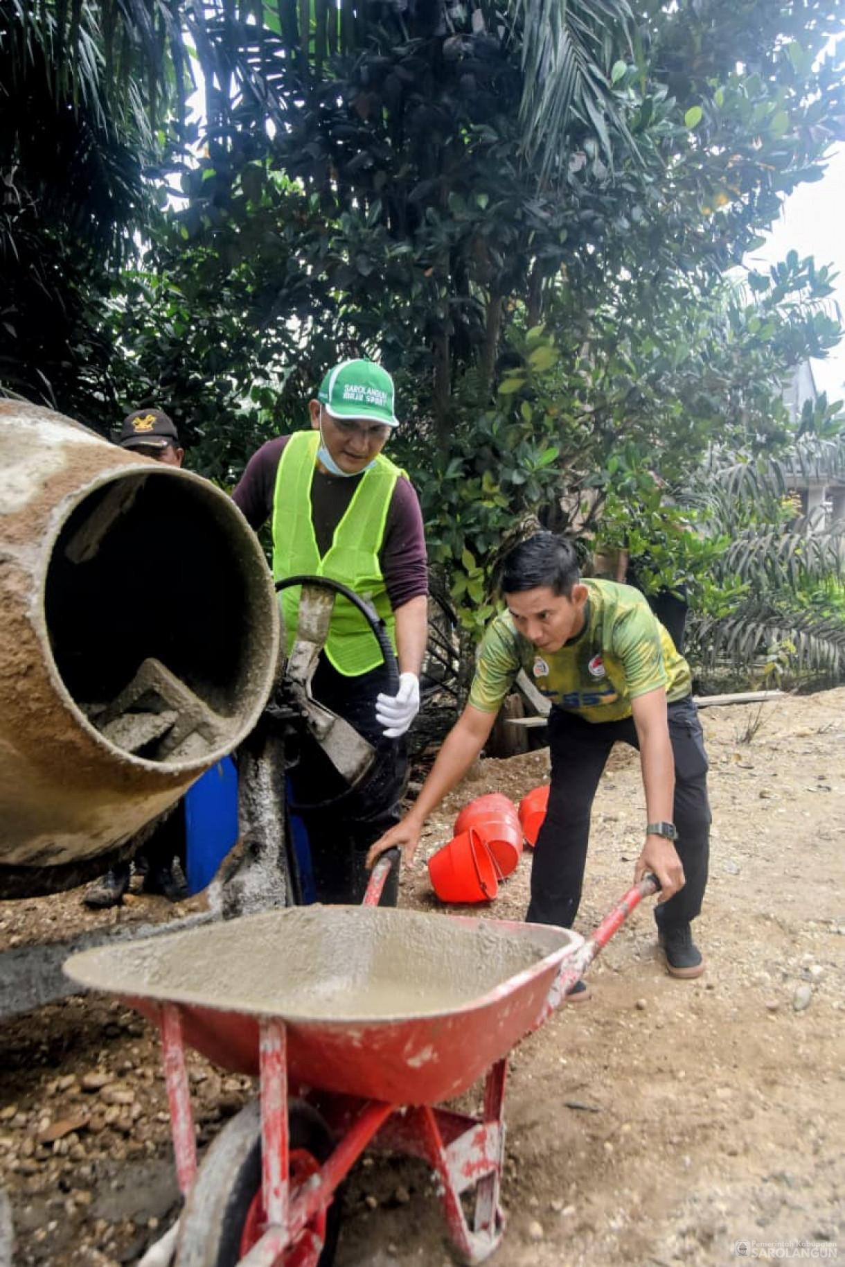 30 November 2025&nbsp; Gotong Royong Membangun Infrastruktur Bersama Masyarakat Desa Sungai Merah Kecamatan Pelawan