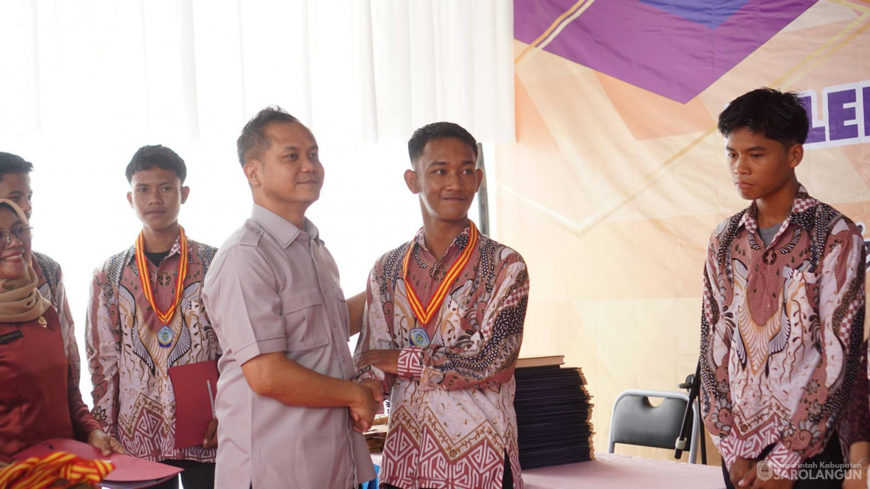 6 Mei 2026 Wakil Bupati Sarolangun Menghadiri acara perpisahan kelas XII SMAN 11 Sarolangun di Desa Butang Baru Kec. Mandiangin Timur