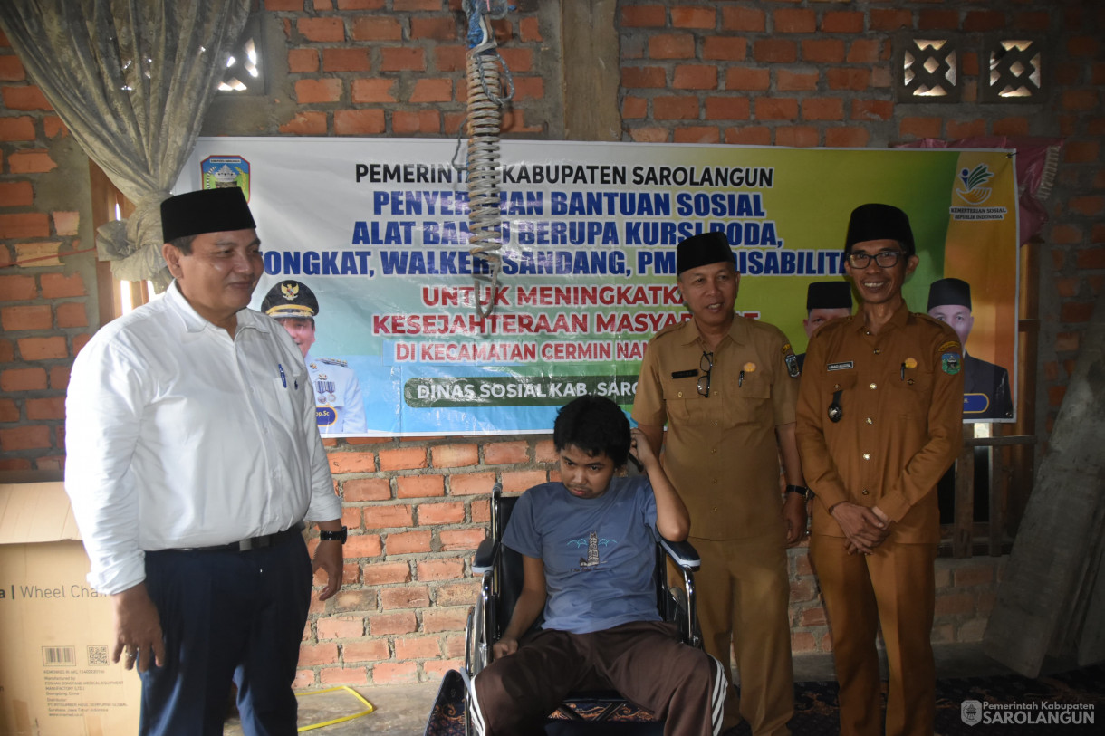 4 Maret 2024 - Memberikan Bantuan Kursi Roda Untuk Disabilitas Di Desa Lubuk Resam Hilir Kecamatan Cermin Nan Gedang