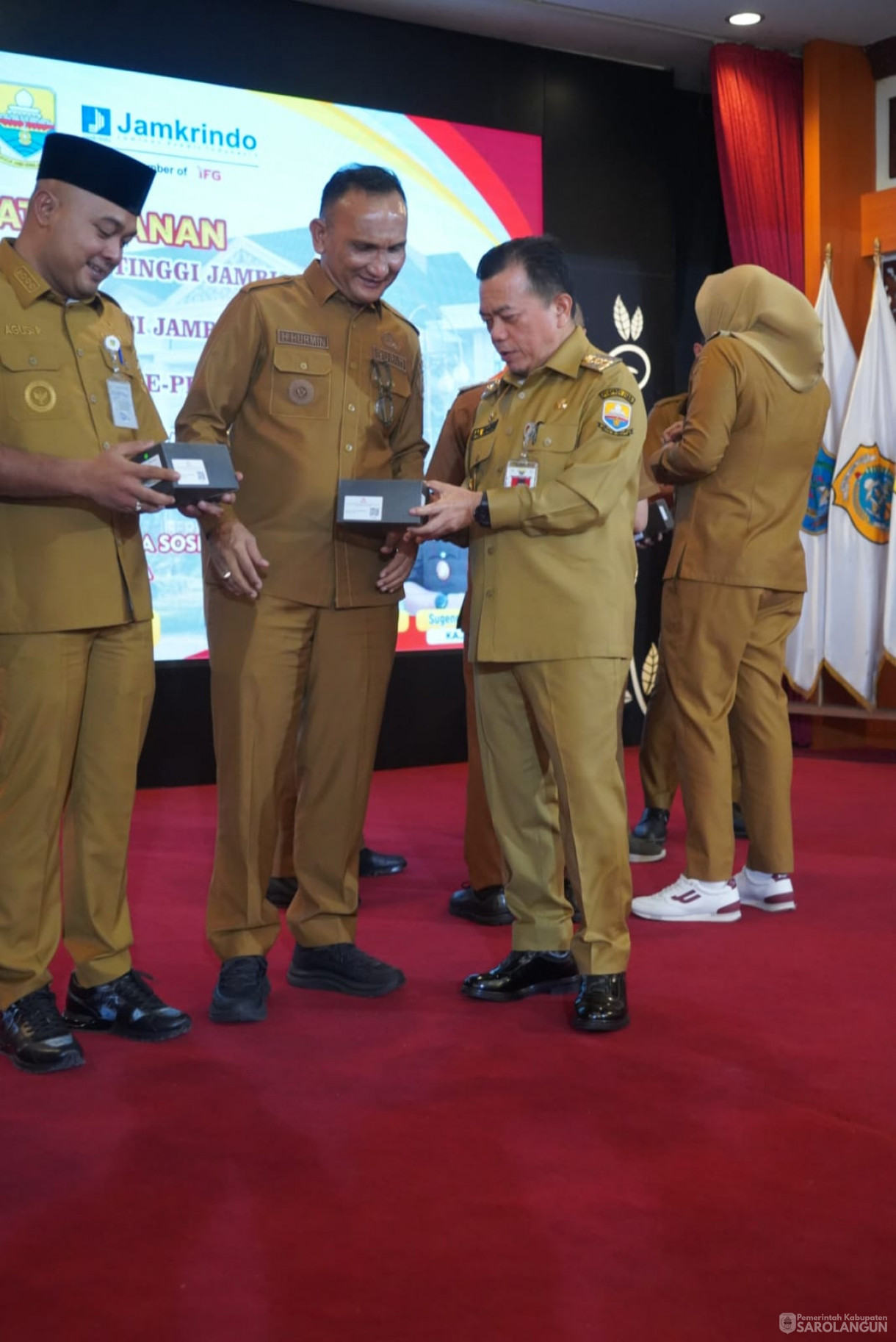 2 Desember 2025&nbsp; Acara Penandatagan MOU Antara Provinsi Jambi Dan Kejati Jambi Dan Sosialisasi Di Berlakukan Undang Undang Nomor 1 Tahun 2023 Sekaligus Pembukaan Rakor camat Se Provinsi jambi