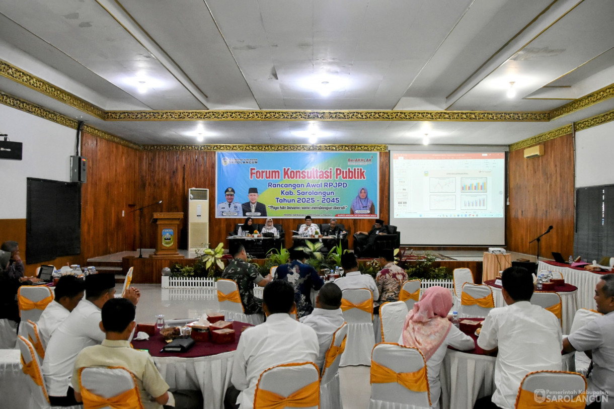 20 Desember 2023 - Forum Konsultasi Publik Rancangan Awal RPJPD Kabupaten Sarolangun Tahun 202 sd 2045 Di Aula Bappeda Sarolangun