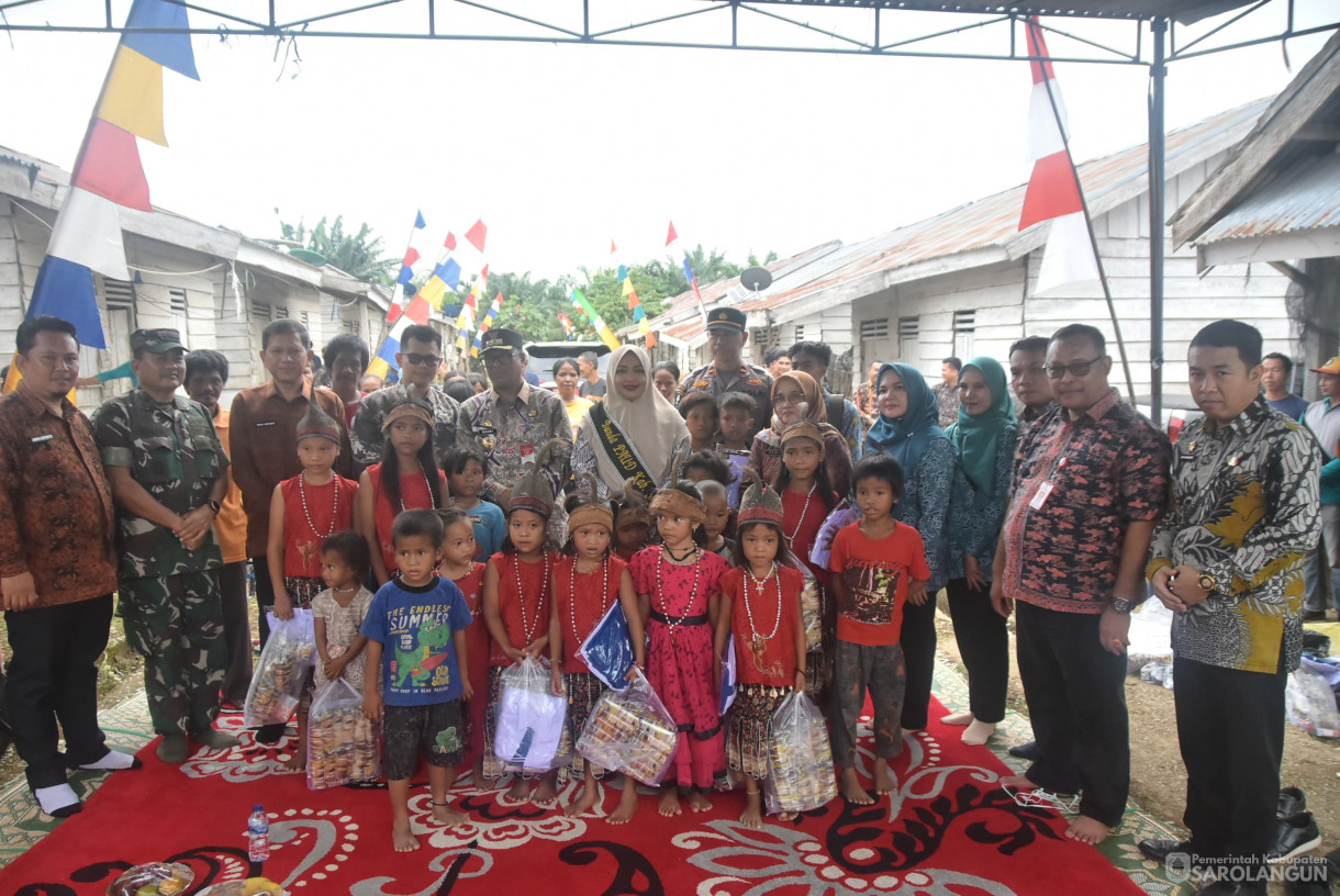 28 November 2024 - Penyerahan Bantuan Pakaian Untuk Suku Anak Dalam, Bertempat di Desa Sukajadi Kecamatan Bathin VIII