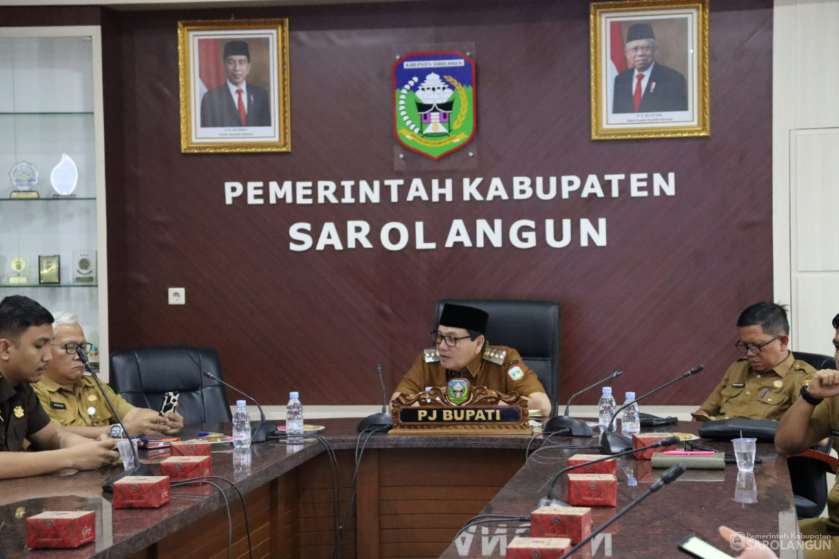 15 Januari 2024 - Rapat TPID Via Zoom Meeting Di Ruang Pola Utama Kantor Bupati Sarolangun