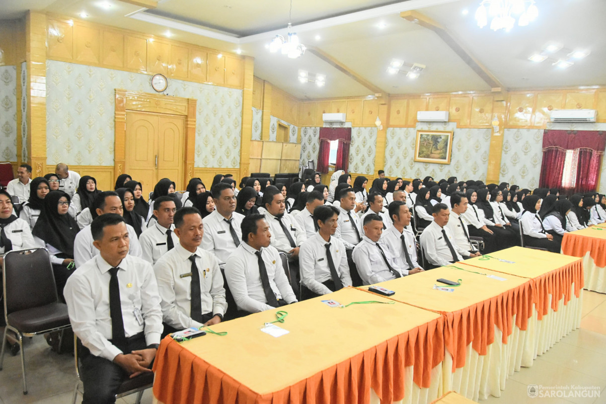 15 November 2023 - Penjabat Bupati Sarolangun Menghadiri Acara Orientasi Pegawai Pemerintah Dengan Perjanjian Kerja di Ruang Aula Utama Kantor Bupati Sarolangun