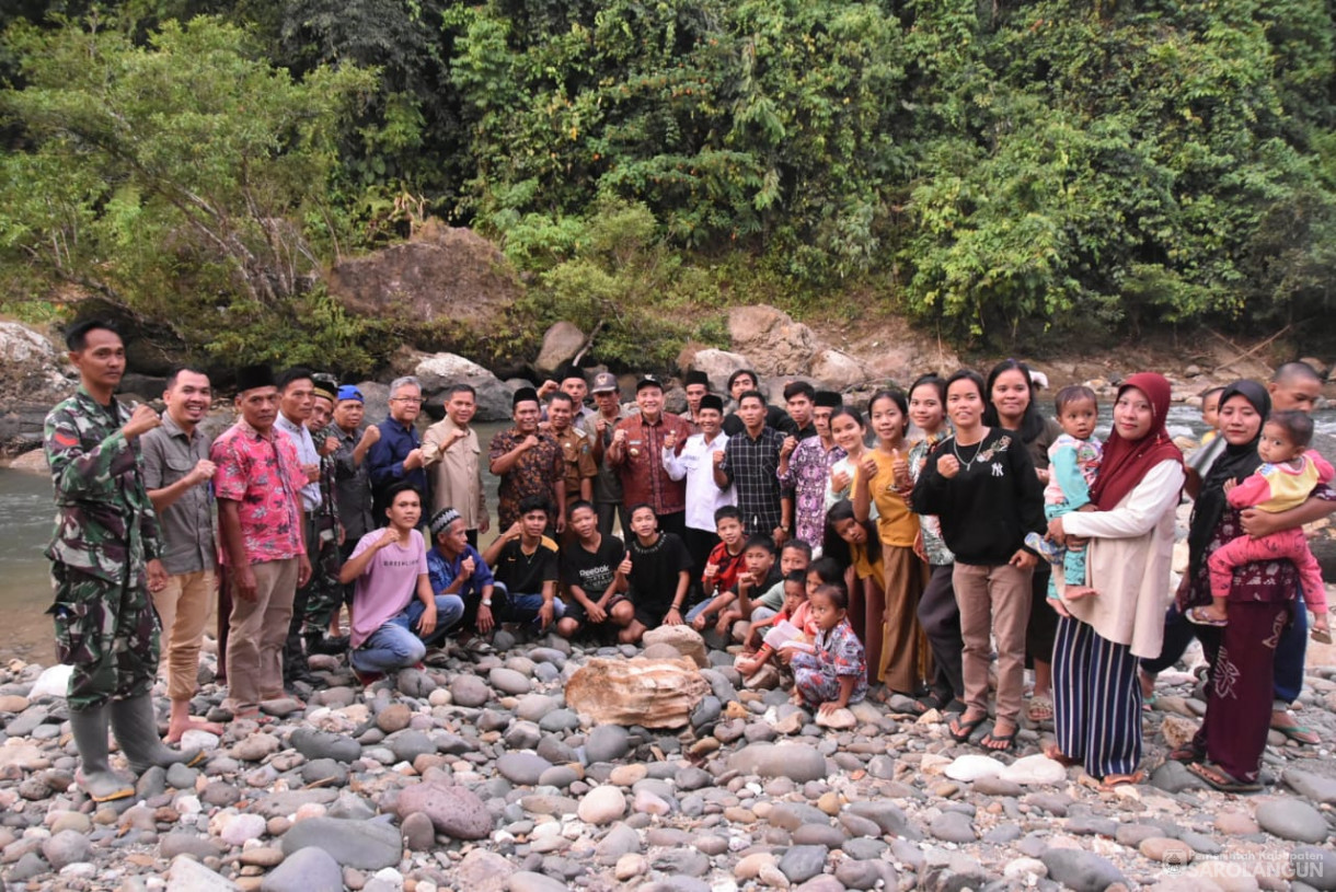 5 Oktober 2023 - Penjabat Bupati Sarolangun Melakukan Restoking Penebaran Benih Ikan Semah Sebanyak 2500 Ekor di Dusun Tangkui di Desa Batu Empang dan Desa Muara Cuban Kecamatan Batang Asai