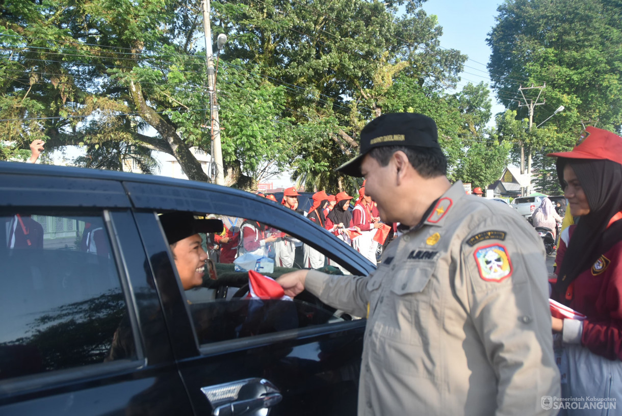 10 Agustus 2024 -&nbsp;Pembagian Bendera Merah Putih Dalam Rangka Menyambut Hari Kemerdekaan RI Ke 79, Bertempat di Depan Bank Jambi